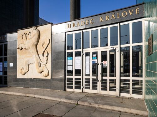Hradec Králové má z loňska volných 255 milionů korun, zatím je dá do rezervy