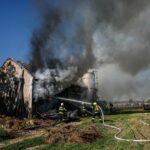 V Kuklenách vypukl požár statku a zničil celou střechu, nikdo nebyl zraněn