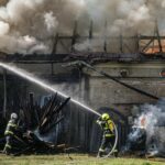 V Kuklenách vypukl požár statku a zničil celou střechu, nikdo nebyl zraněn