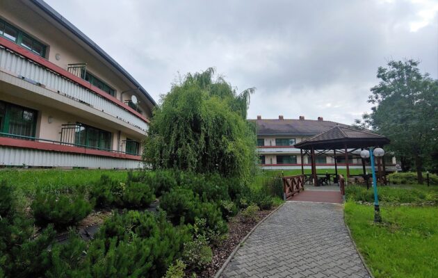 Testy v seniorském Domově U Biřičky prokázaly covid u více než 80 lidí