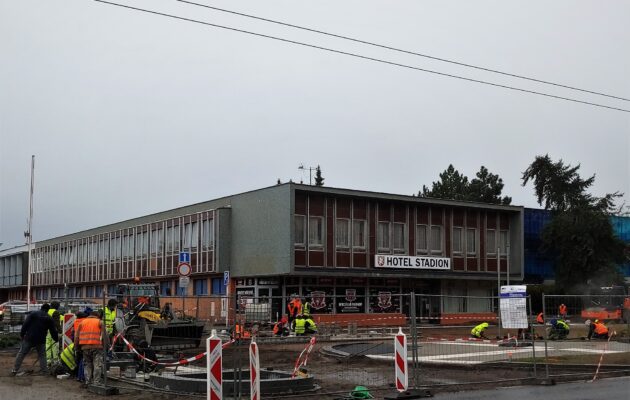 Stavební práce na dopravním uzlu u zimáku se blíží do finále