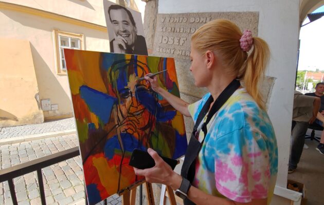 Umění v ulicích, podloubí u Galerie Václava Havla žilo výtvarným kumštem
