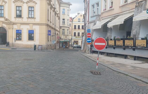 FOTO: Centrum plné uzavírek. Ulicí V Kopečku neprojedete čtyři měsíce