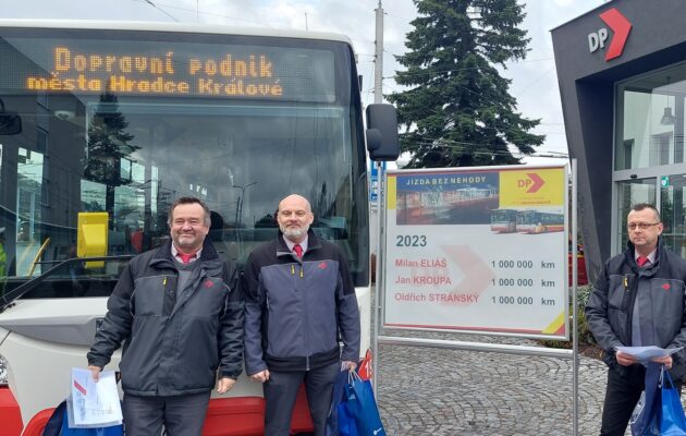 Milion kilometrů bez nehody. Dopravní podnik ocenil trojici řidičů