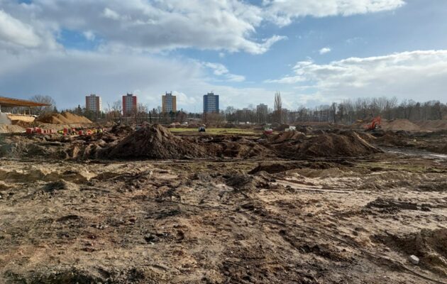 Komentář: Postavit stadion za války není cynismus