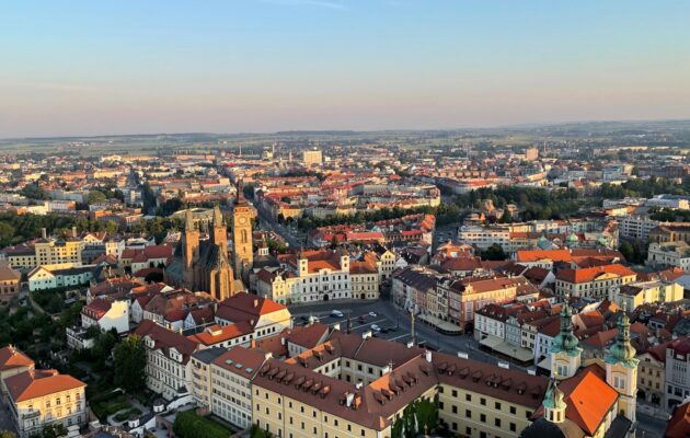 Hradecká radnice nabídne levné pronájmy rodinám s dětmi
