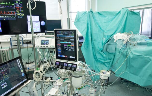 V Hradci vzniklo první Simulační centrum pro mimotělní oběh a ECMO v ČR