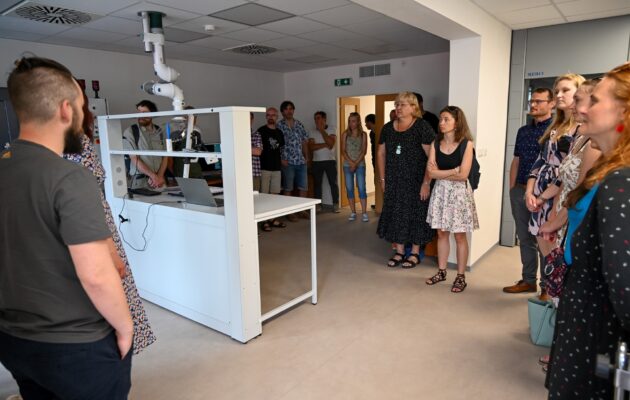 Centrum terénní archeologie UHK otevřelo nové laboratoře