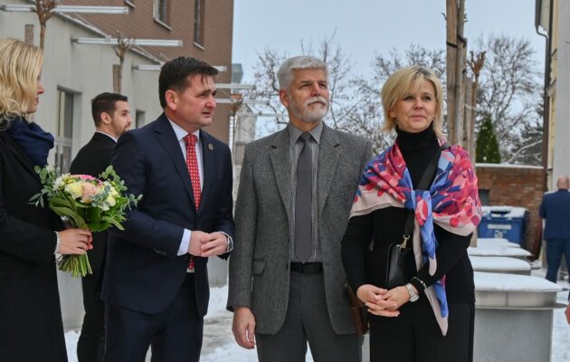 FOTO: V nemocnici i na krajském úřadě. Hradec navštívil prezident Pavel