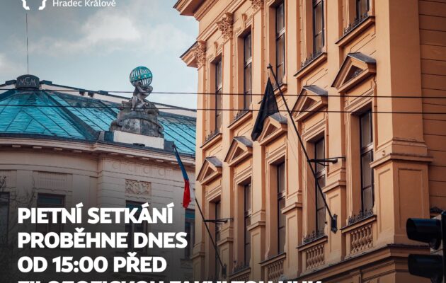 Před Filozofickou fakultou UHK bude odpoledne pietní shromáždění