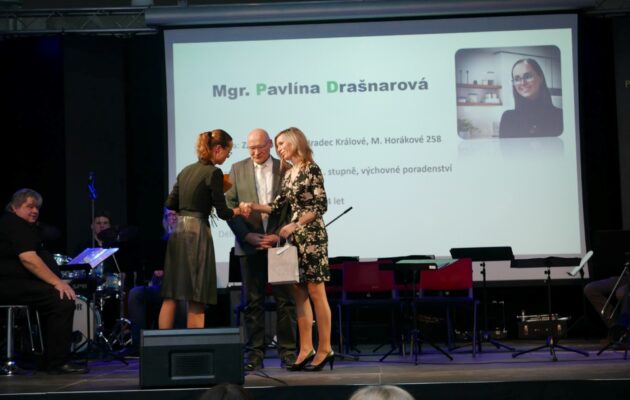 Hradecká radnice ocenila 20 učitelů titulem Pedagogická osobnost roku
