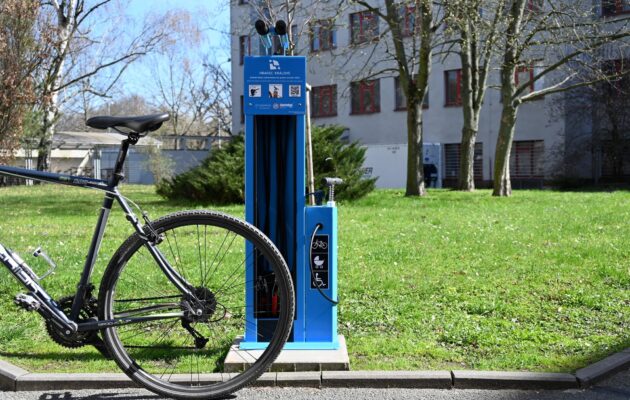 Hradec získal titul Cykloměsto Do práce na kole 2023 a novou cyklostanici