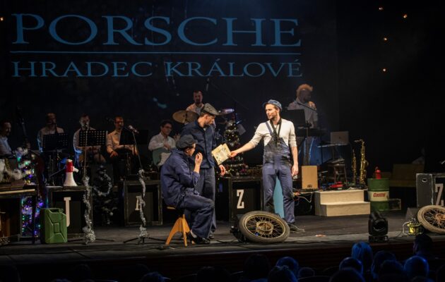 Porsche Hradec Králové odměnilo klienty a zaměstnance divadelním zážitkem