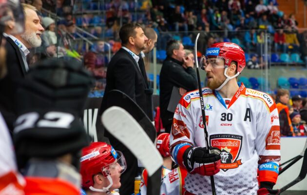 Nejde to. Hradec ze spousty střel zase nedal gól. Body mají Bruslaři