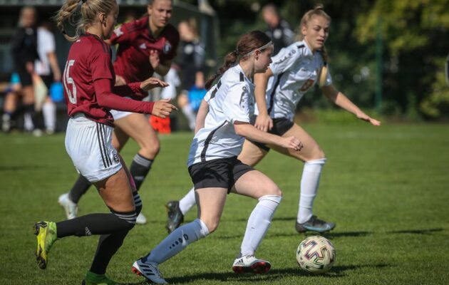 Hradecké fotbalistky do 1. ligy nepostoupí, předčily je rivalky z Pardubic