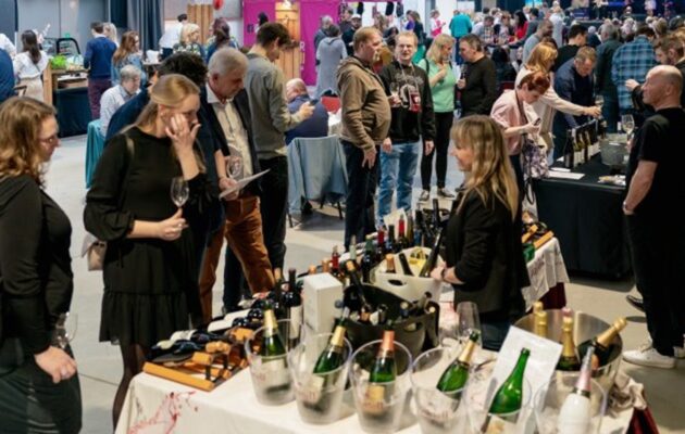 SOUTĚŽ: Vyhrajte 10 vstupenek na sobotní vinařský festival v Petrof Gallery