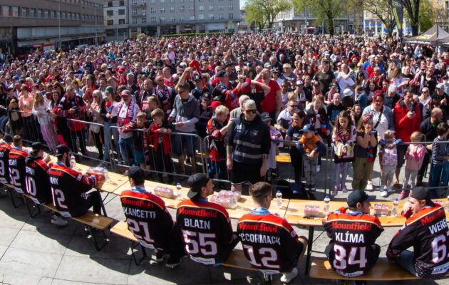 První zářijový den ve znamení hokeje. Hradec přivítá Berlín a chystá fanzónu