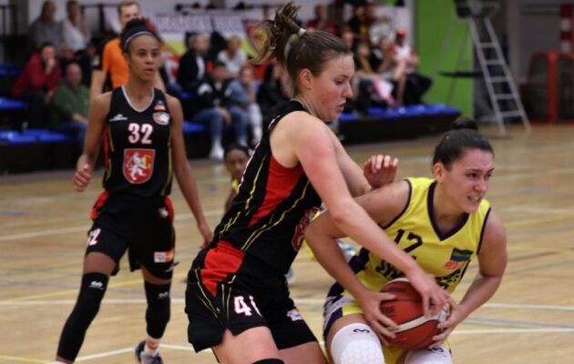 Hradecké basketbalistky zvládly tvrdě vedený duel na Slovance
