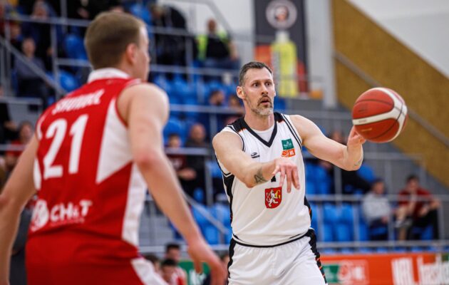 Výhra v derby unikla. Hradečtí drtili rivala jen do přestávky