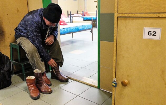 Zima a současná situace nesvědčí lidem bez domova,  pomáhá jim Dům Matky Terezy