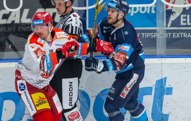 Kolaps v posledních čtyřech minutách stál Hradec první bod v sérii