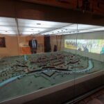 Muzeum zve svou velkolepou expozicí na historické cesty městem Hradec Králové