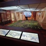 Muzeum zve svou velkolepou expozicí na historické cesty městem Hradec Králové