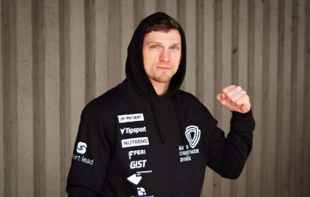 Dvořákova neporazitelnost v UFC skončila. Brazilec vyhrál na body