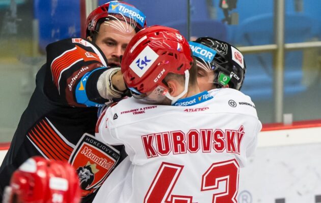 Odloženo! Zápas proti Třinci byl kvůli díře v ledové ploše zrušen