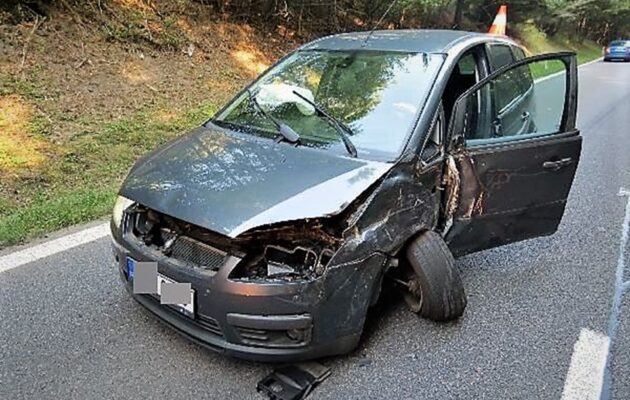 Střet fordů, řidička vjela do protisměru. Jedno zranění, škoda 430 tisíc