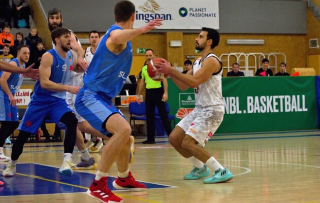 Sokoli nestačili na Slavii. V Praze podlehli vysoko 76:102