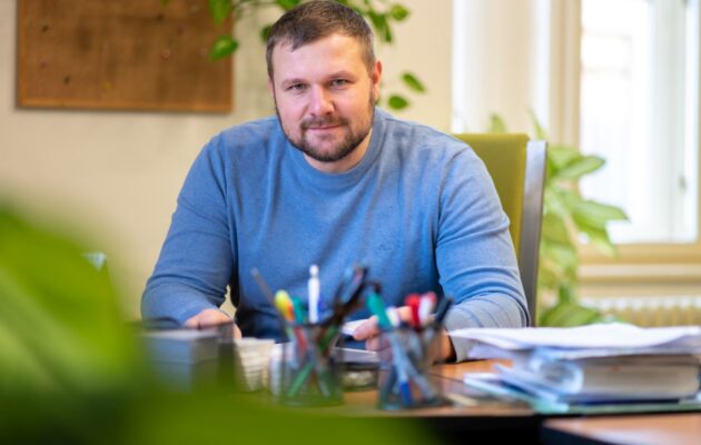 Děkanem Filozofické fakulty UHK byl znovuzvolen afrikanista Jan Prouza