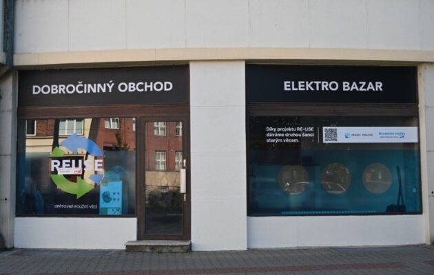 Hradec otevřel první re-use bazar. Najdete v něm knihy, nádobí i elektroniku