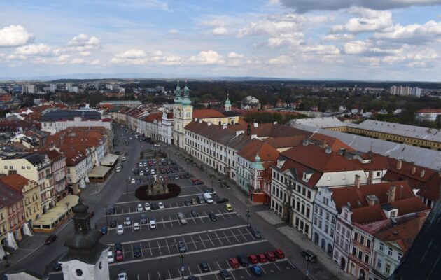 Vize náměstí? Víc zeleně, třicítka, pěší zóna V Kopečku a parkování v kasárnách