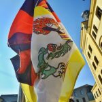 Vlajka pro Tibet u krajského úřadu