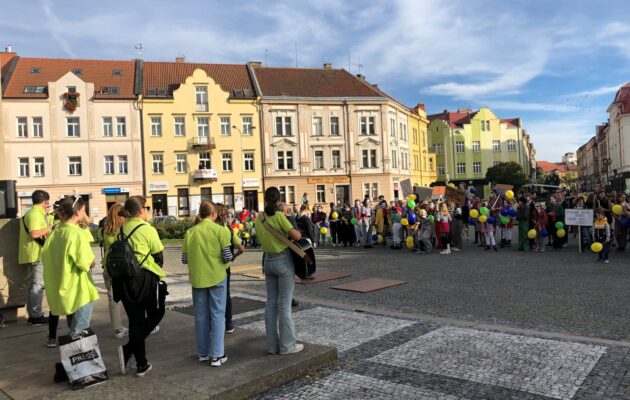 Základní umělecká škola Střezina se prozpívala a protančila centrem Hradce