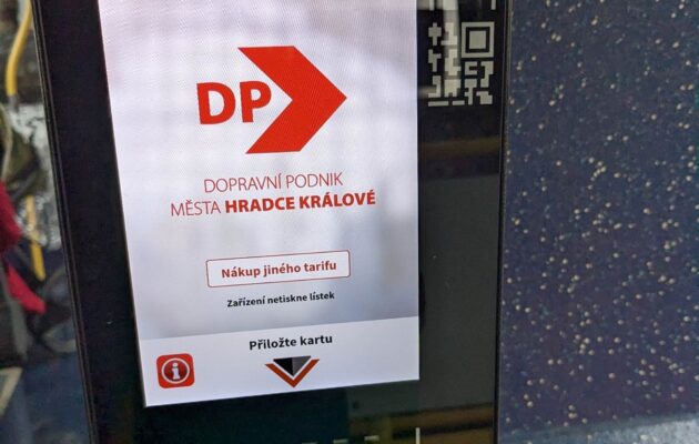 Platba bankovní kartou v MHD dělá problémy. Chyba je prý u ČSOB