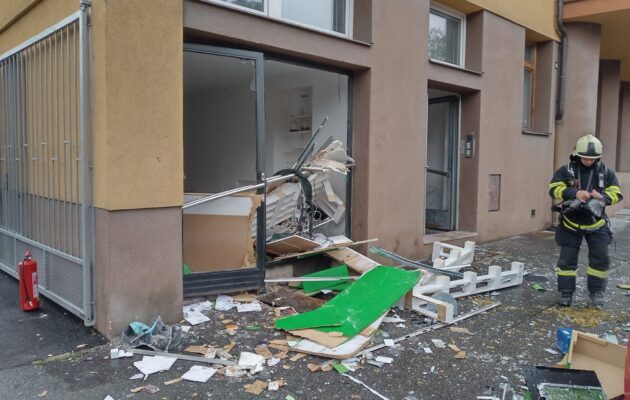 Policie kvůli výbuchu v centru Hradce obvinila muže, vyráběl v prodejně CBD