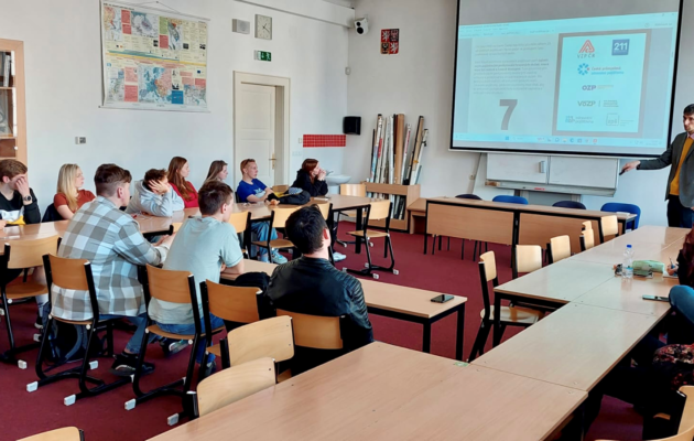 Vojenská zdravotní pojišťovna pokračuje i letos se vzděláváním studentů