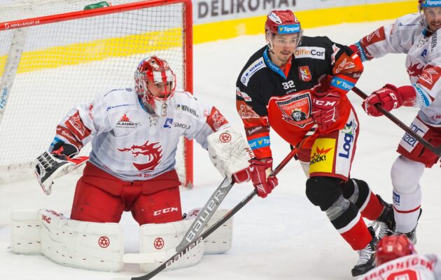 Hradec vyrukuje na první Oceláře, vláda pustí více fanoušků