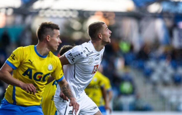 Tři góly i v oslabení. Hradečtí fotbalisté zničili Teplice