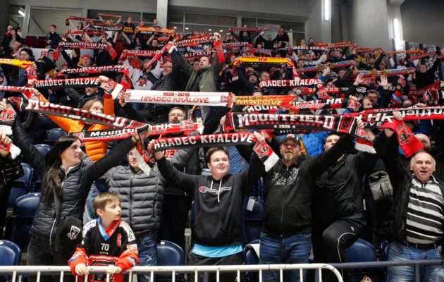 Na utkání jen 1000 lidí. Omezení pro fanoušky pocítí i hradecké kluby