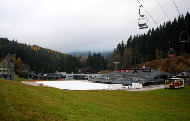 Stadion roste. Hokejová show zahájení lyžařské sezony neohrozí