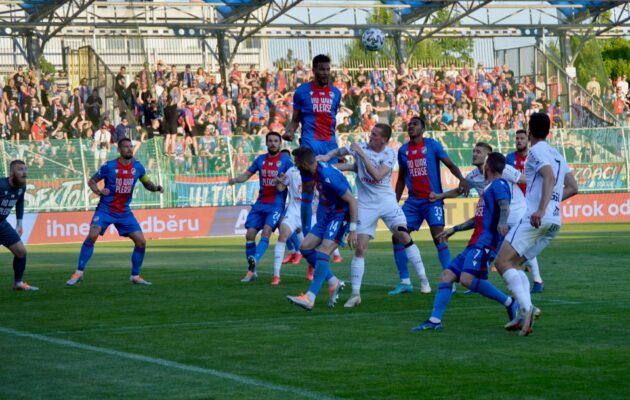 Votroci bez opor Plzeň nezastavili. Přihlíželi oslavám titulu