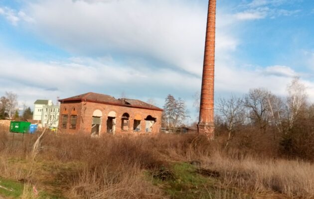 Hradec Králové zboural objekt zchátralé koželužny z 19. století, cihly si nechal