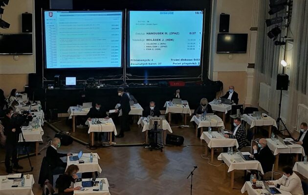Strany v královéhradeckém zastupitelstvu se ke vzniku nové koalice nepřiblížily