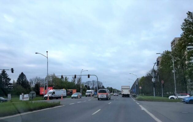 Začíná oprava křižovatky na Rašínově třídě, práce potrvají do září