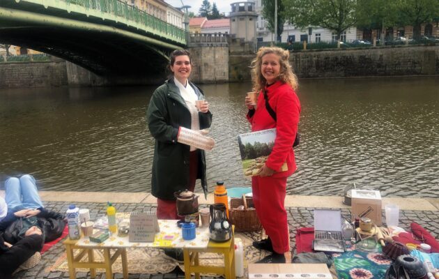 Hradecké Nábleší pojí lidi. Stojí za ním dámy, které spojily příjemné s užitečným