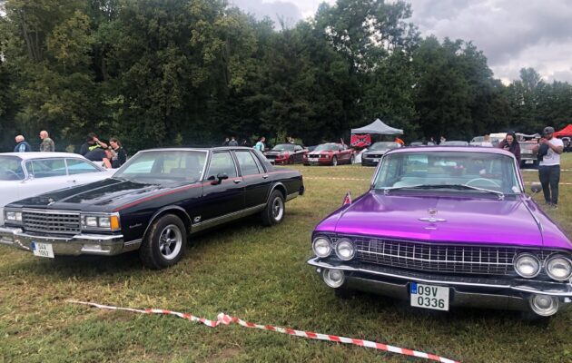 Na Správčáku bublaly motory starých amerických aut