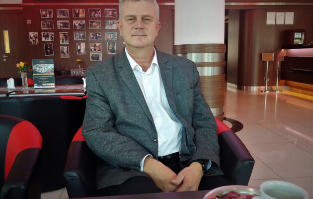 Podle pedagoga Vedlicha měla komunistická strana skončit mimo zákon